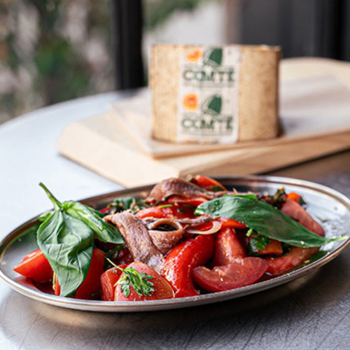 Tomate, anchoas y queso Comté