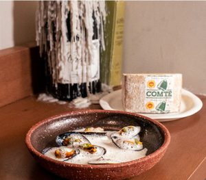 Mejillones, Comté y salsa Savagnin