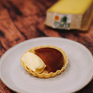 Tarta tatin de comté y helado X Whoogy’s