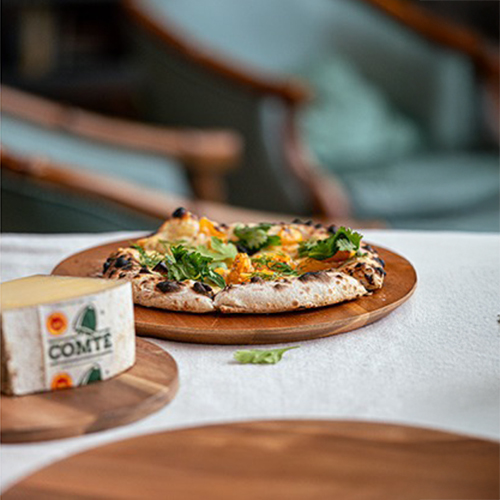 Flatbread Comté, nduja, tomate rallado X Whoogy’s