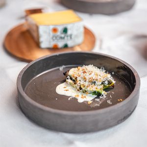 Sucrina a la plancha, salsa de anchoas y Comté DOP 36 X Whoogy’s