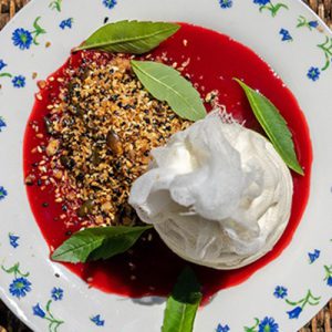 Comté, queso fresco y crumble de frutos rojos X Paul Delrez