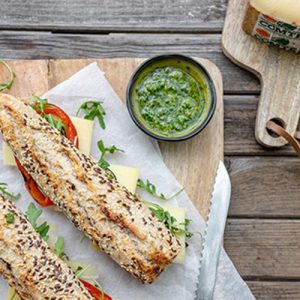 Bocadillo de queso comté con verduras a la plancha
